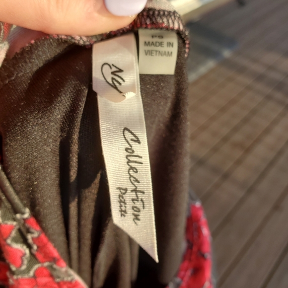 NWT NY COLLECTION PETITE Women's Shimmery Floral Stretchy Blouse Top Size SP - Picture 4 of 17